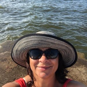 Meet your Posher, Nadia